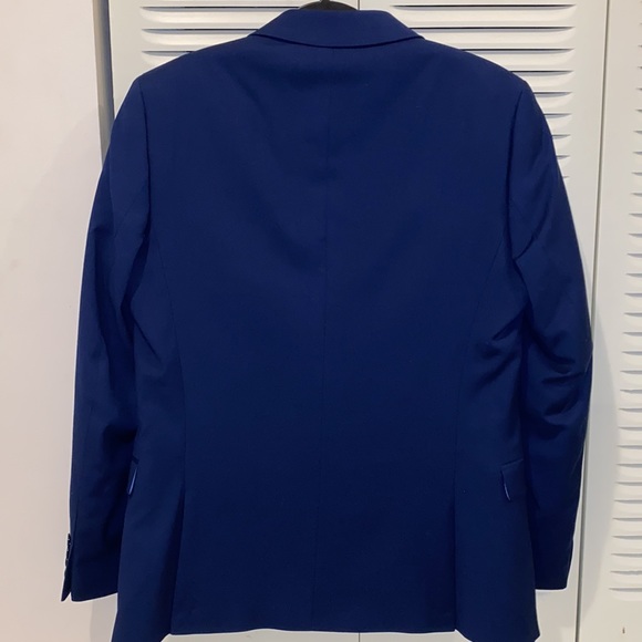 Selling my Navy blue suit. It’s in perfect condition only worn twice. - Picture 4 of 6